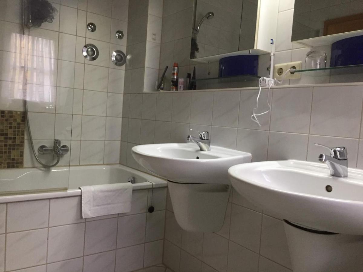 אוברלינגן Hotel Garni Wiestor מראה חיצוני תמונה
