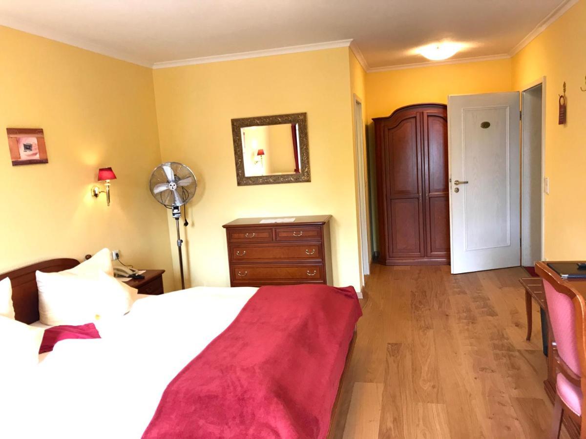 אוברלינגן Hotel Garni Wiestor מראה חיצוני תמונה