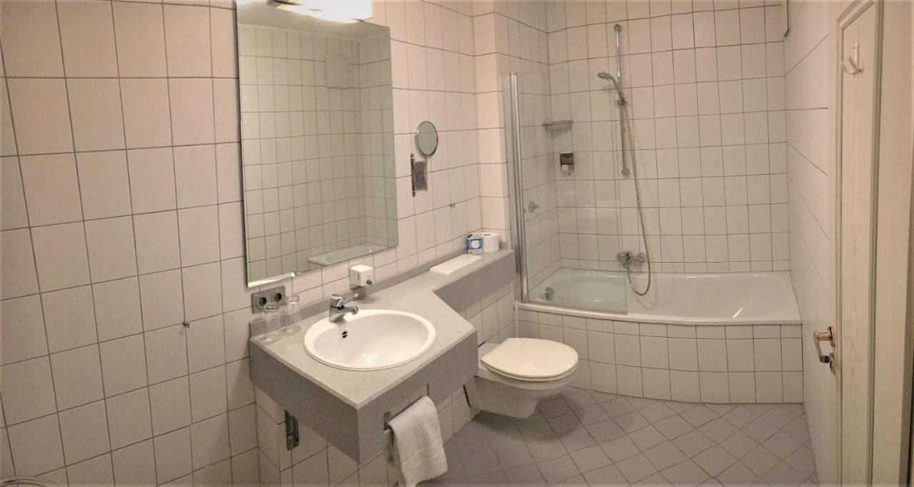 אוברלינגן Hotel Garni Wiestor מראה חיצוני תמונה