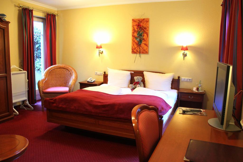 אוברלינגן Hotel Garni Wiestor חדר תמונה