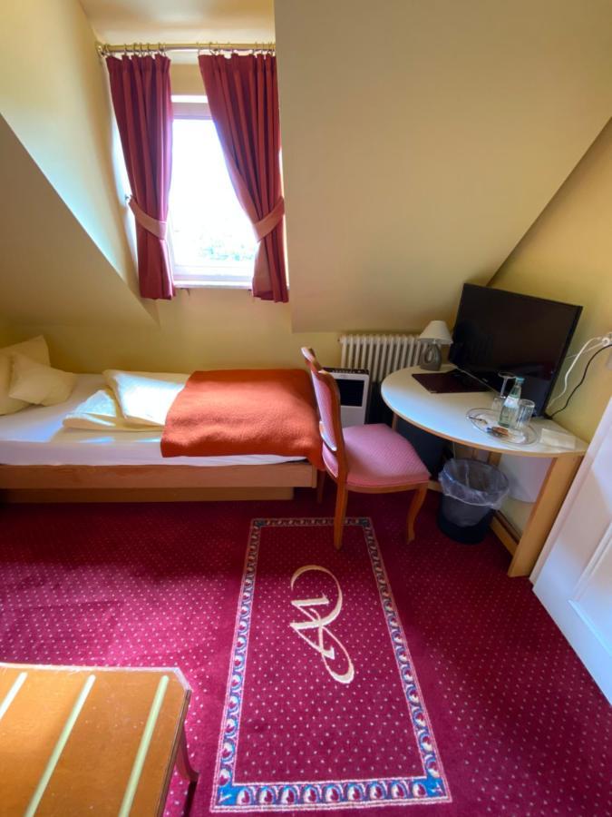 אוברלינגן Hotel Garni Wiestor מראה חיצוני תמונה