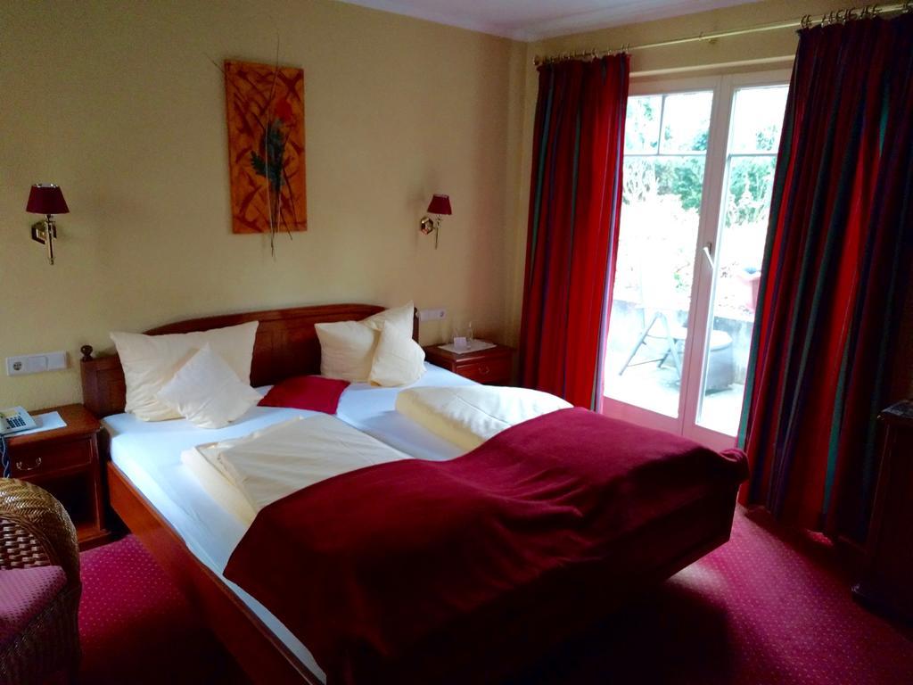 אוברלינגן Hotel Garni Wiestor מראה חיצוני תמונה