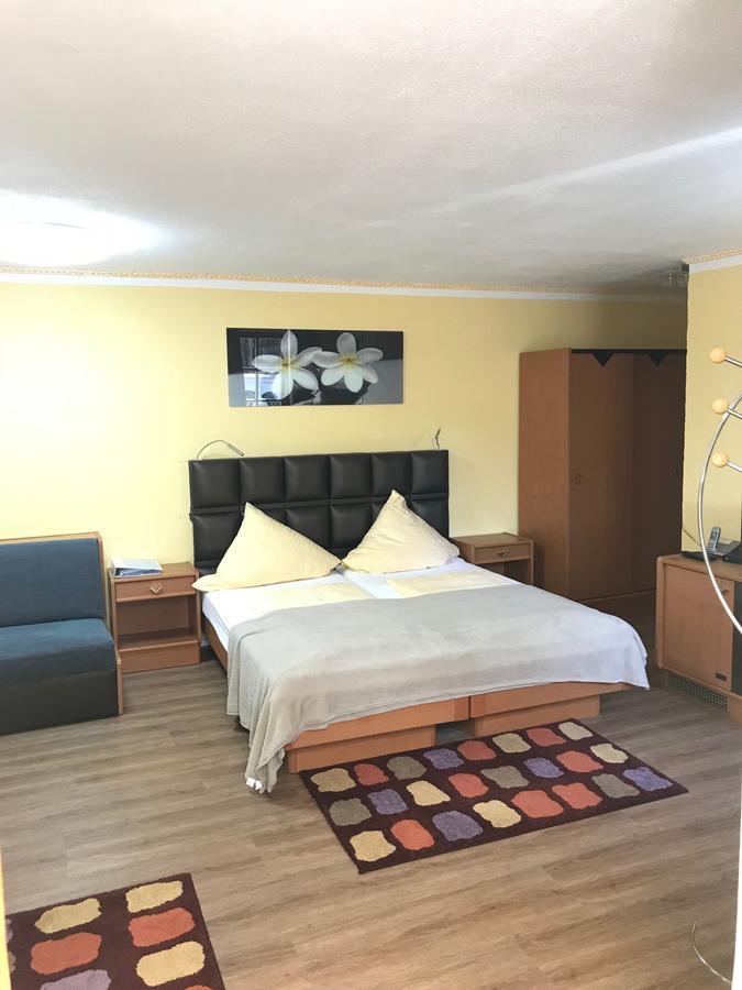 אוברלינגן Hotel Garni Wiestor מראה חיצוני תמונה