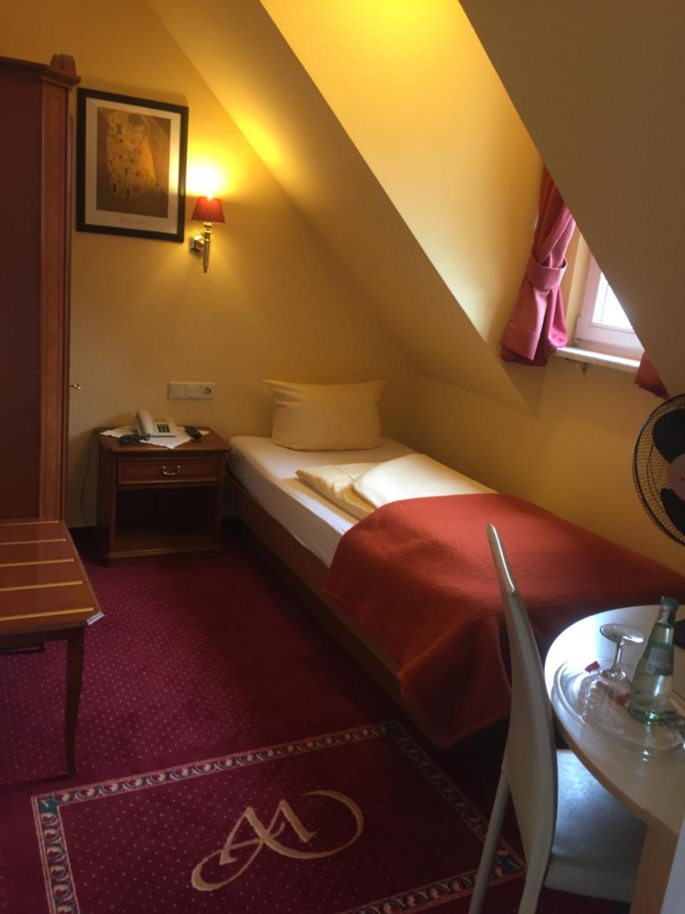 אוברלינגן Hotel Garni Wiestor מראה חיצוני תמונה